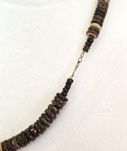 Vintage Shell & Wood Bead Necklace. Peach/Coral Color. Jewelry - Picture 5 of 5