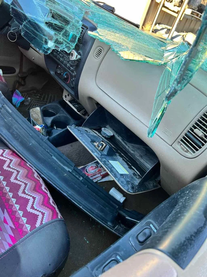 Medidor de velocímetro usado se adapta a: Mazda B-4000 1999 clúster con tacómetro MPH grado AT Foto 2 de 4