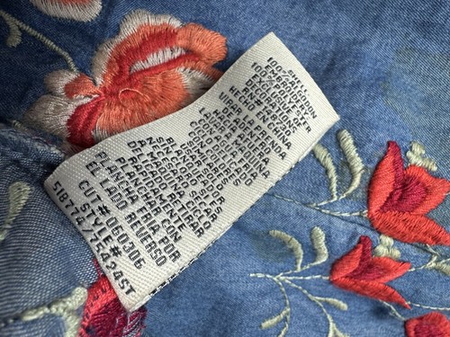 Beige By Eci Blue Denim Chambray Floral Embroidered V-neck Sleeveless Dress Sz 8 - Picture 10 of 12