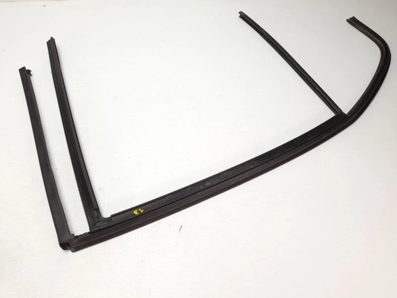 2005 BMW 330xi 330i 325xi 325i E46 Sedan Rear Left Door Window Guide OEM - Image 2 of 4