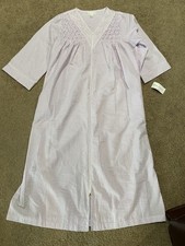 Miss Elaine Seersucker Embroidered Robe Lilac/White Gingham Pockets Zip NWT Sz M