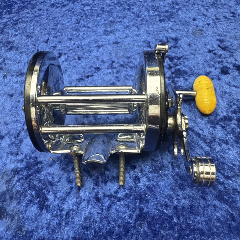 Vintage Penn 200 Surf Casting Reel Excellent Condition Great Graphics Used￼￼