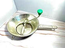 VINTAGE PASSADOR DE LEGUMES FOOD MILL PORTUGAL GRINDER MASHER 9" BOWL GREEN KNOB