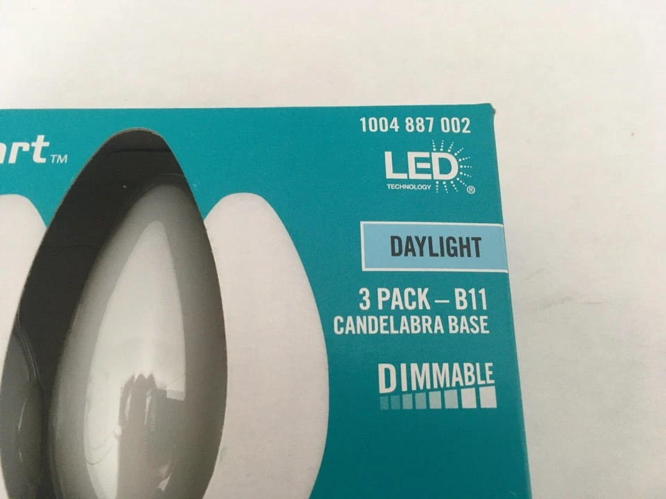NEW EcoSmart 3-pk 40W B11 Frosted LED Bulb Candelabra Dimmable Daylight 5000K - Image 3 of 4