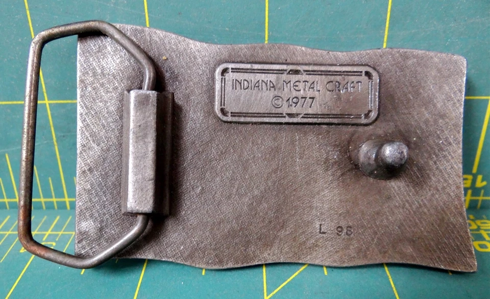 Hebilla de cinturón vintage 1977 Indiana Metal Craft "Música country" Foto 2 de 3
