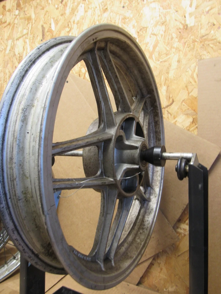 Llanta trasera Moto Guzzi V65 530 1984 GU23630680 Foto 2 de 4