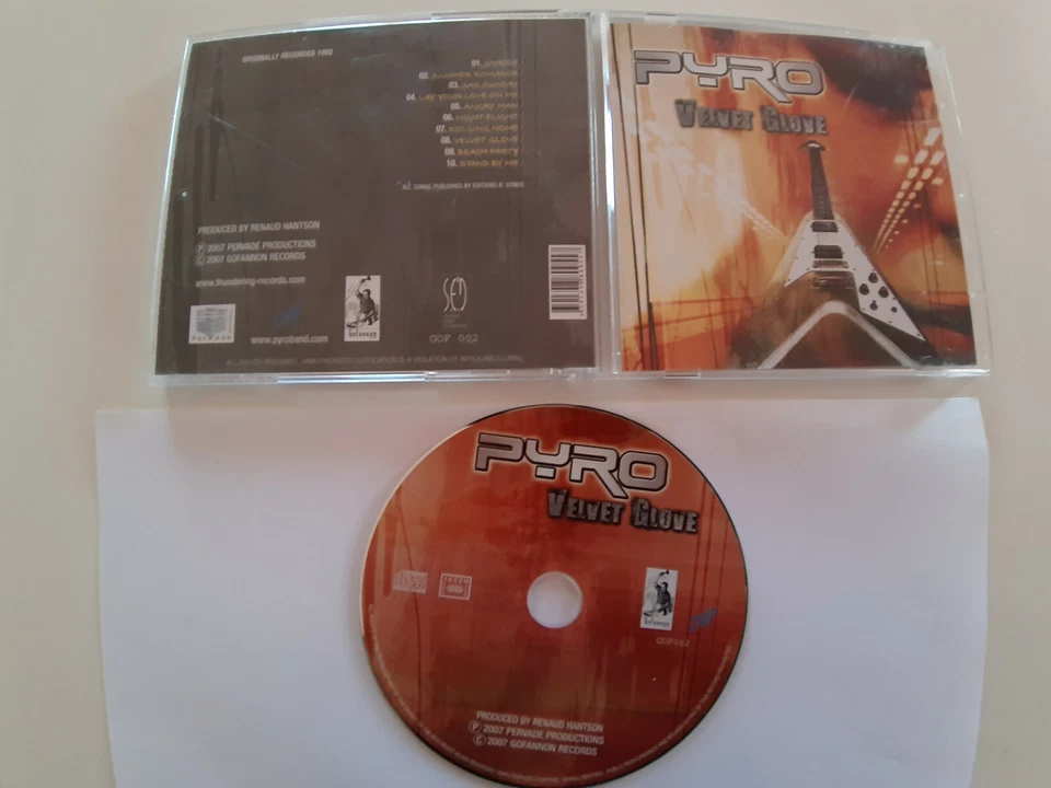 PYRO velvet glove rare french metal band Satan Jokers Sortilege - Photo 1/1