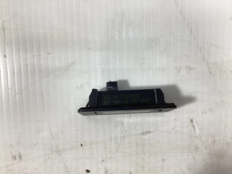 BMW 328I XDRIVE 2010-2013 lámpara de luz de matrícula lateral 63267193293 OEM. Foto 3 de 4