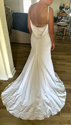 White V-Neck Sleeveless Column/Sheath Wedding Dress Gown with Train