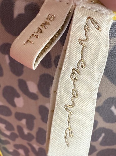 Bata plumero Love Wave pequeña semi transparente junto a la piscina bikini cubierta chaqueta estampado animal - Imagen 3 de 3