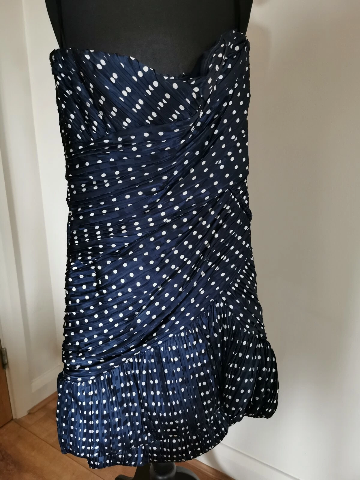 Abito da cocktail Tory Burch Boutique spalle fredde in seta blu navy a pois UK 14 (NUOVO CON ETICHETTE)