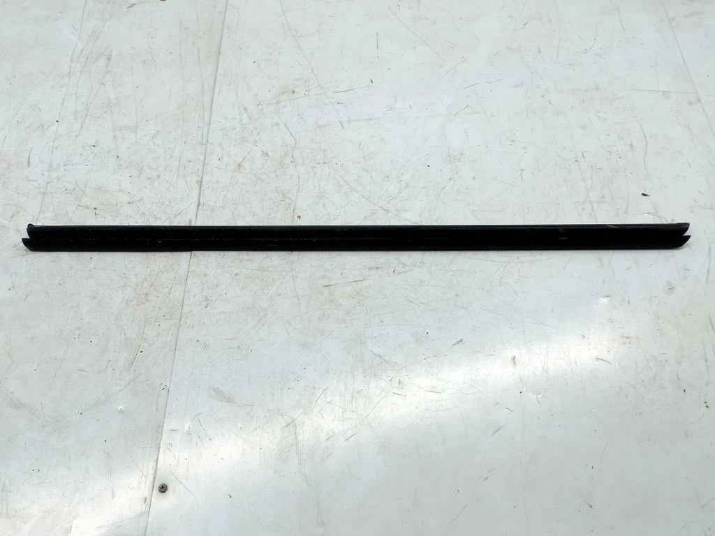 Volkswagen Jetta VI 2013 Left front front door glass trim 