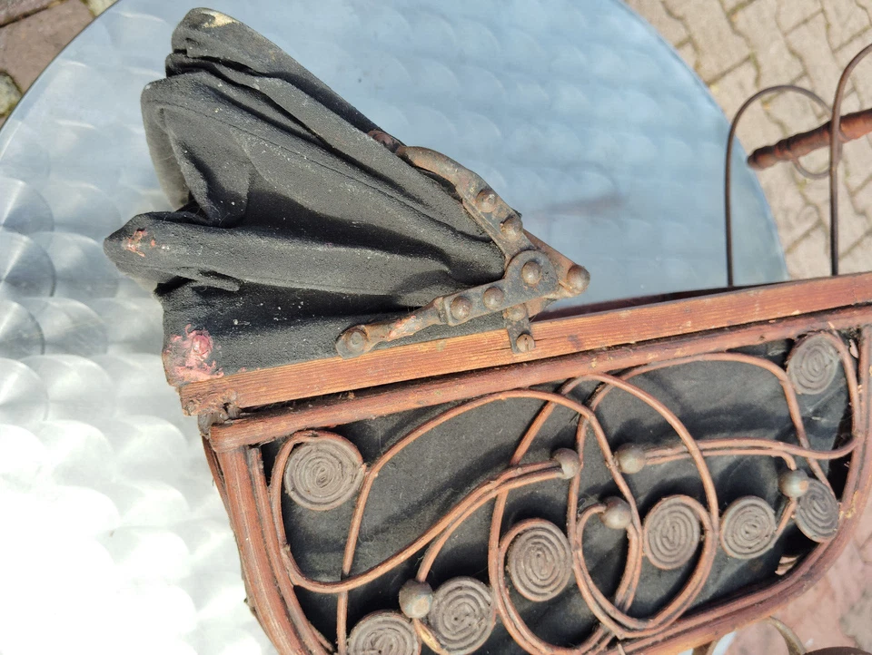 ANCIEN LANDAU DE POUPEE ANTIQUE  -  bois - cuir - fer - - Photo 3/4