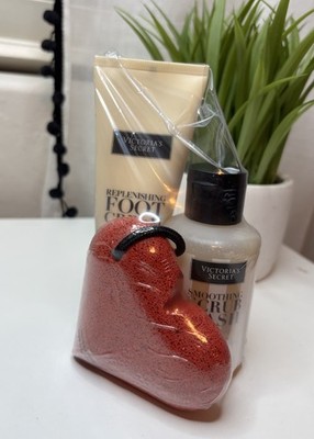 Victoria's Secret Coconut Milk Foot Cream & Smoothing Scrub Wash 3 Octubre Set