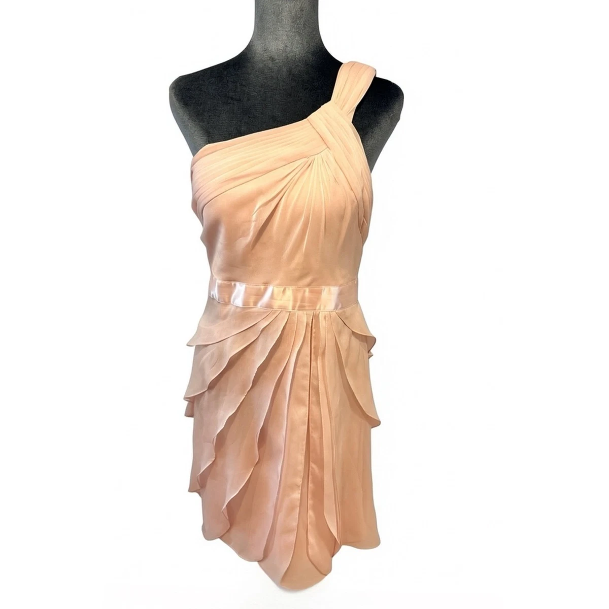 Vestido rosa rubor Adrianna Papell de un hombro con volantes de gasa