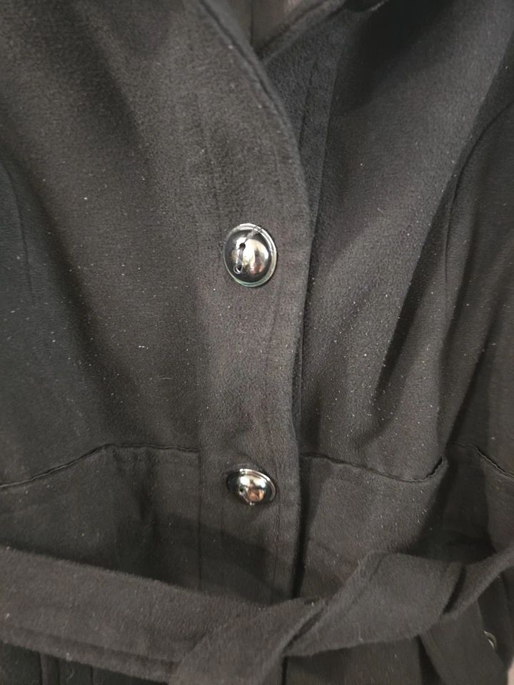 Chaqueta con cinturón negra elegante y acogedora con sobre rosa grande para mujer #14 Foto 3 de 4