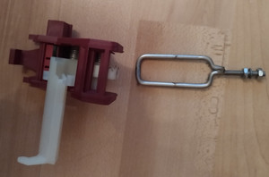 Der original Türschloss mit Rastkerbe AEG Elektrolux Geschirrspüler Spülmaschine