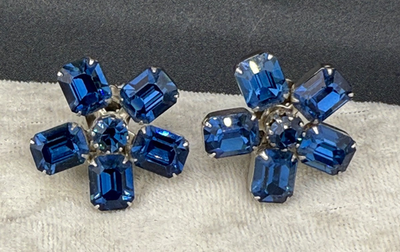 #ad Vintage Kramer Clip On Earrings Blue Flower Rhinestone Silver Tone Signed $28.49