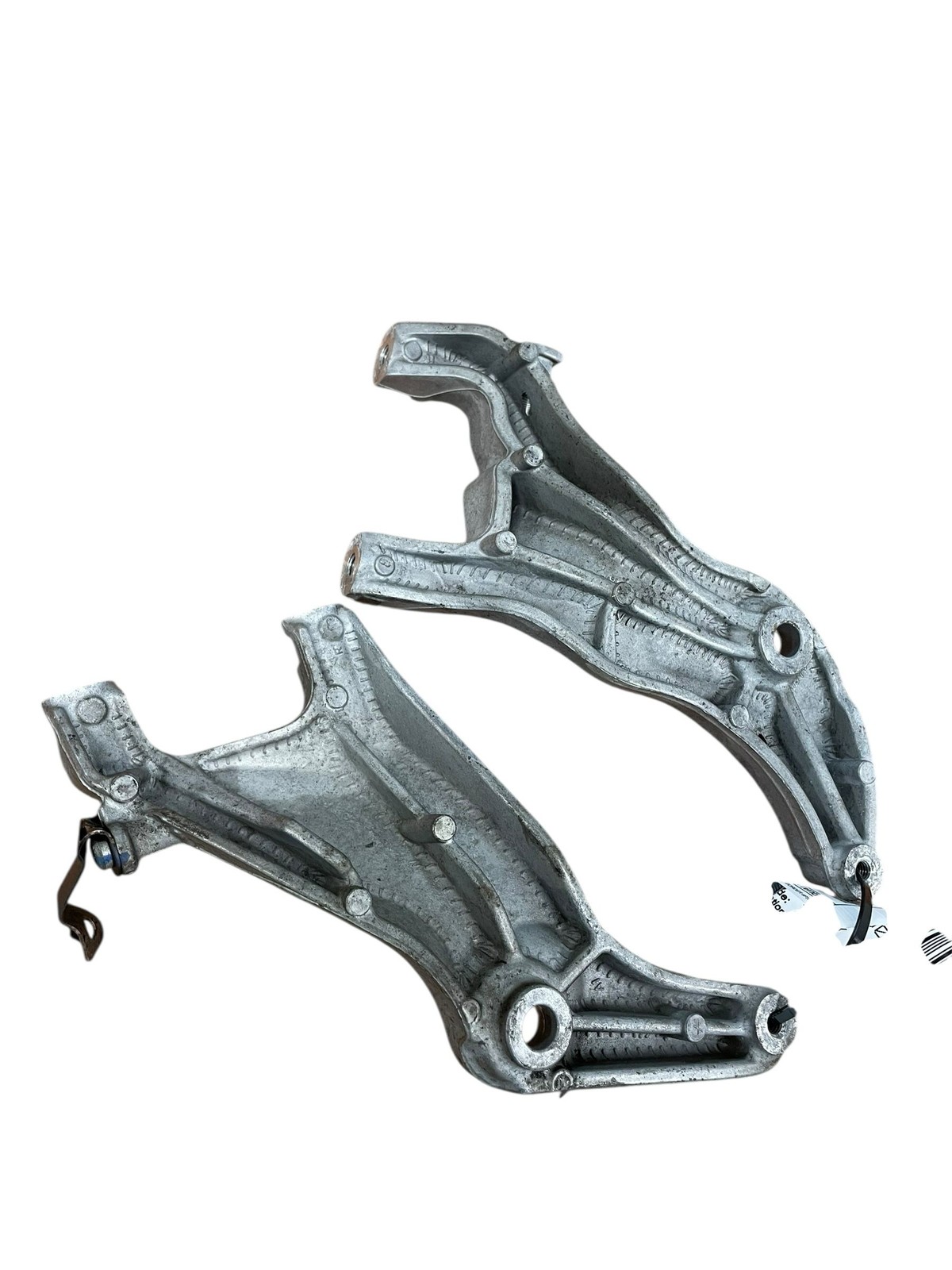 2015-2020 BENTLEY BENTAYGA Front Subframe CrossMember Support Bracket Set LH &RH