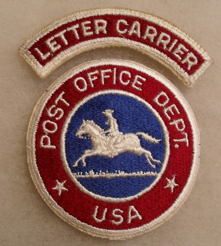 TOPPA DIPARTIMENTO POSTALE USA ANNI 50/60 CON LINGUETTA + CAVALLO DA CORSA BORDEAUX/BLU/BIANCO