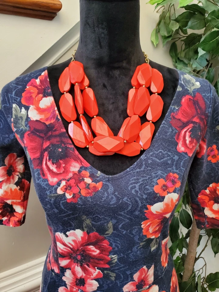 Vestido Hollister para mujer azul floral poliéster cuello en V manga 3/4 hasta la rodilla talla L Foto 2 de 4