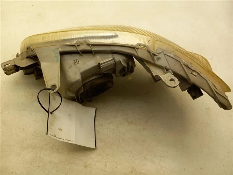 00-02 TOYOTA ECHO PASSENGER SIDE FRONT HEADLIGHT ASSEMBLY  - Image 3 of 4