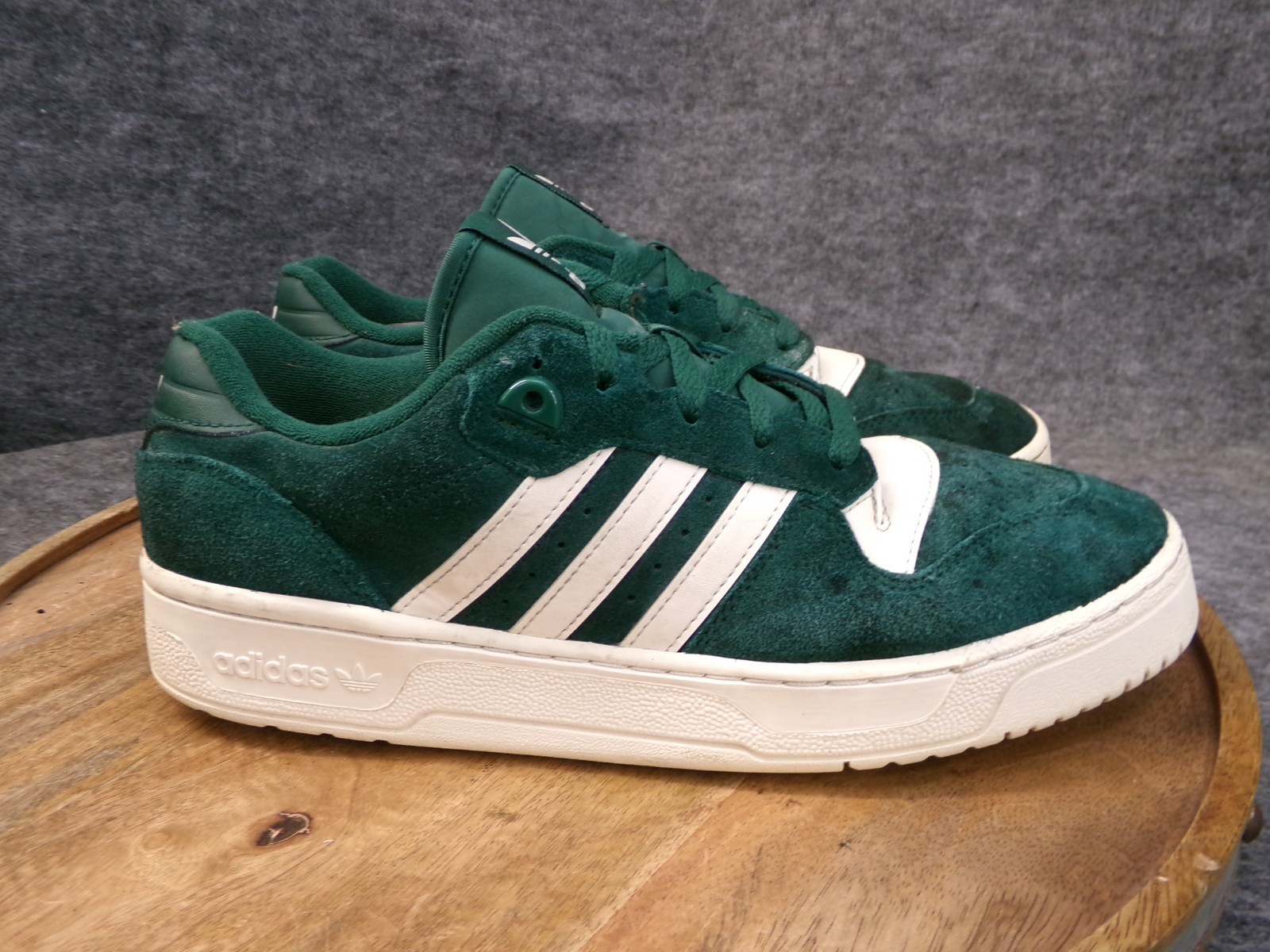 SAOLA Sneakers casual Adidas uomo Rivalry basse "Collegiate Green" taglia 9 5 US IE7209