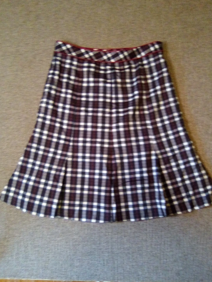 Saia Flounce Feminina John Paul Richard Tamanho 10 Preta Vermelha Branca Xadrez Pregas Midi - Imagem 3 de 4