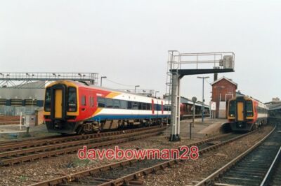 FOTO KLASSE 158 159022 UND 159009 IN SALISBURY AM 03. MÄRZ 2003