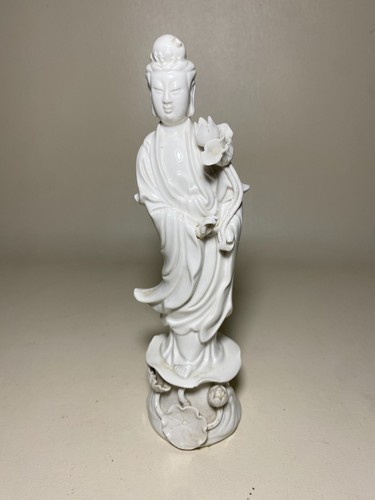 Vintage Blanc De Chine Porcelain Kwan Yin 8.25" Statue Lotus Flower - Picture 1 of 12