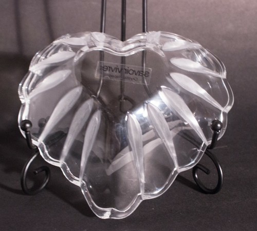 Tazón de cristal de 6" en forma de corazón líneas esmeriladas Savoir Vivre baratija caramelo plato de nueces - Imagen 2 de 6
