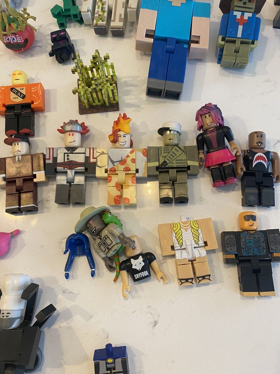 Roblox & Minecraft Action Figures Toys Lot of Figures + Accessories Blocks  ⭐️