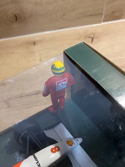 MCLAREN MP4/8 Ayrton Senna 1993 1/18 Minichamps - Photo 3/4