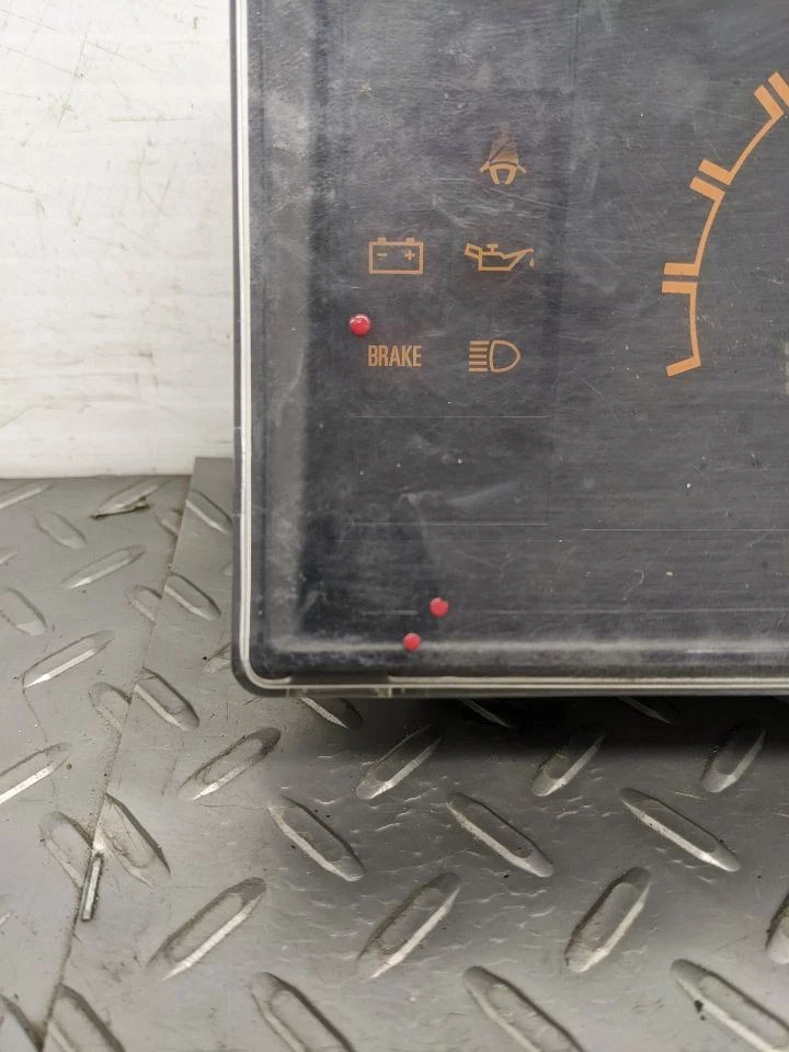 Cabeça de velocímetro somente excluindo SE compatível com 88-89 Nissan Pickup 1173769 - Imagem 3 de 4