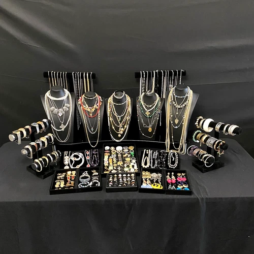 224 pc Antique Vintage Estate Costume Jewelry Some Signed. Lot 723