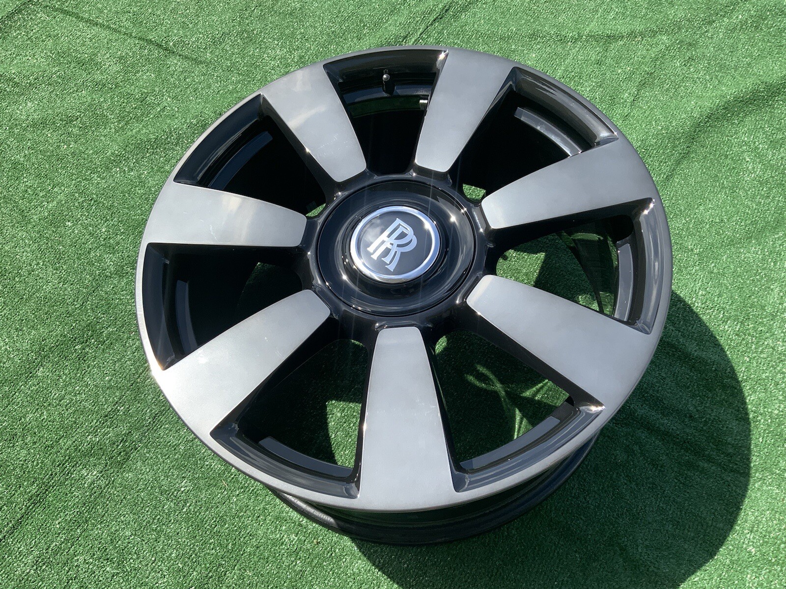 Cullinan Rolls-Royce Wheel OEM Front MINT Perfect OEM Finish 6884712