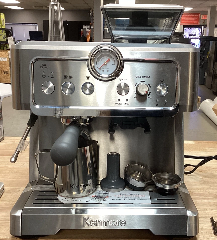 Máquina de café espresso semiautomática KENMORE con molinillo de rebabas Foto 2 de 4