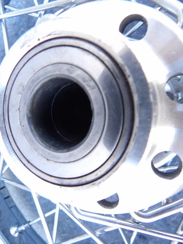 Genuine OEM '12 Harley Softail front wheel 16 X 3 laced 40 spoke rim single disc - Picture 7 of 18