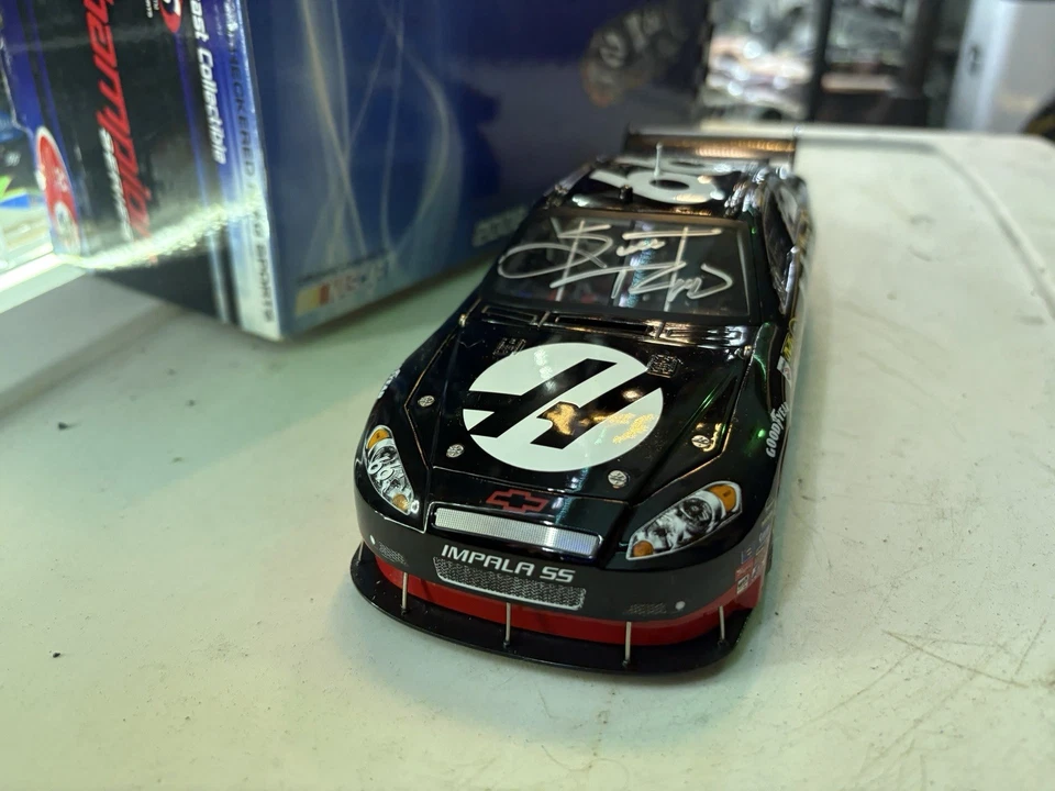 Scott Riggs 2008 1/24 HAAS Automation CFS Champion Series COT Autografiado/1800 Foto 2 de 4