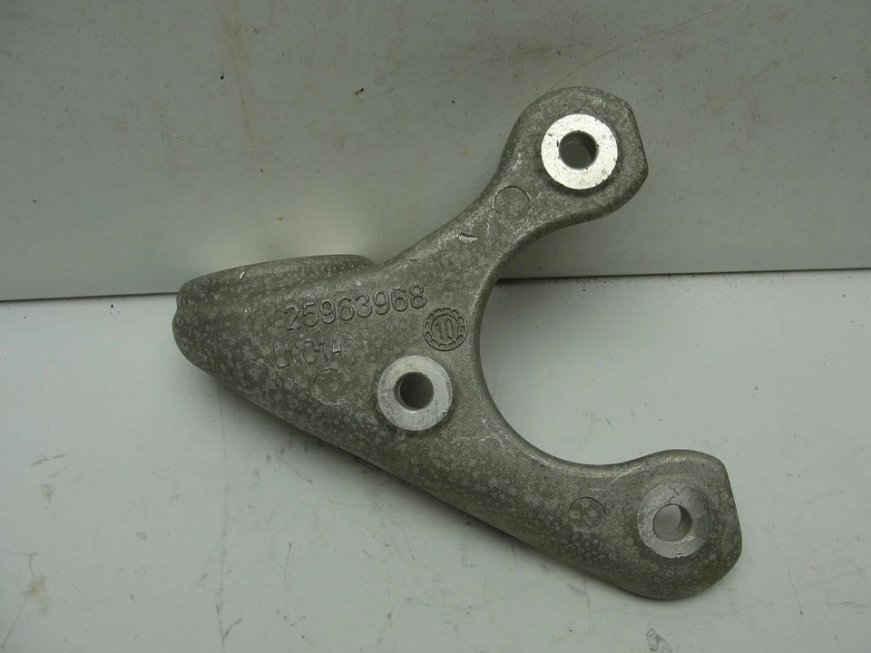 # 25963968 Rear Engine Mounting Bracket Mount 2009-11 Buick Lucerne 3.9L - Image 4 of 4