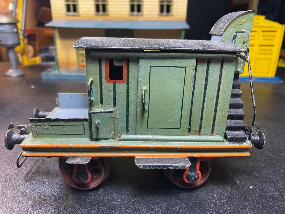 VINTAGE 1904-1917 MARKLIN 1 GAUGE BREAKDOWN WAGON CAT. NO. 1827 C-5 CONDITION - Image 4 of 4