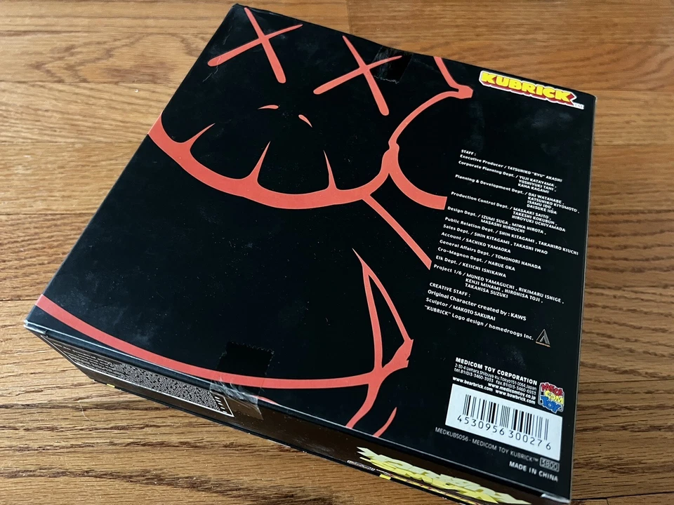 NUEVO KAWS Kubrick Medicom Bus Stop Figura de Acción Juego Serie 2 2002 RARO Foto 3 de 4