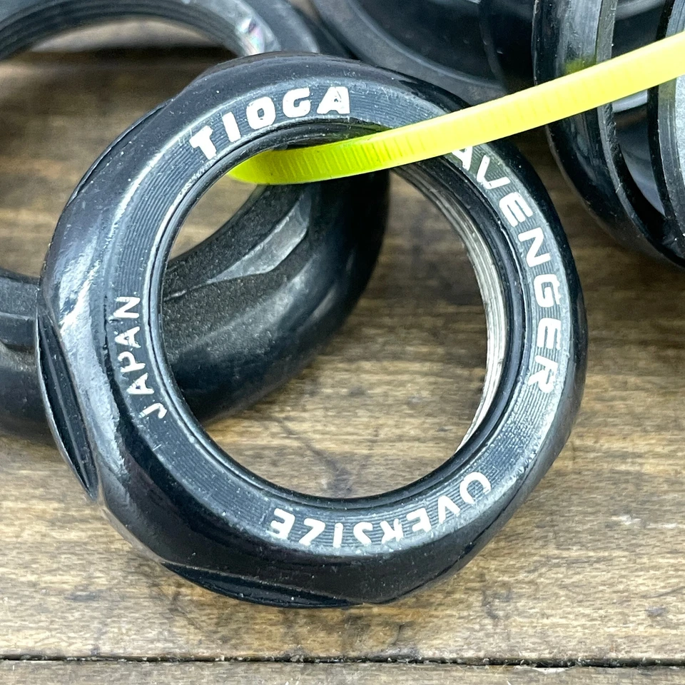 Auriculares roscados vintage de 1 1/8 pulgadas Tioga Avenger NUEVO EN STOCK REPUESTOS tuerca superior negra años 90 A5 Foto 2 de 4