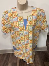 MNJ SCRUBS WOMENS SCRUB TOP ANIMALS YELLOW NEW WITH TAGS