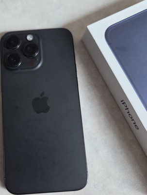 Apple iPhone 15 Pro Max Schwarz 256GB Dreifach-Kamera iOS Candy Bar