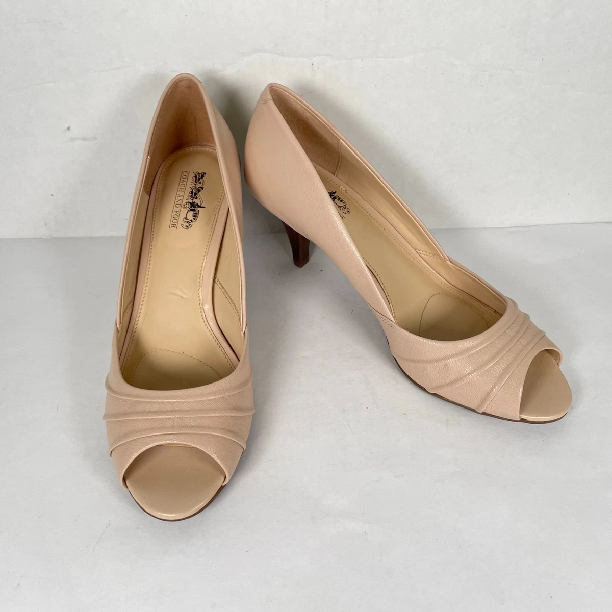Peep toe top nude heels