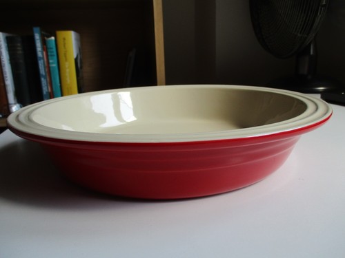 LE CREUSET ROT STEINGUT GROSSE RUNDE TORTENFORM ROT 30cm DURCHMESSER SEHR GUTER ZUSTAND++
