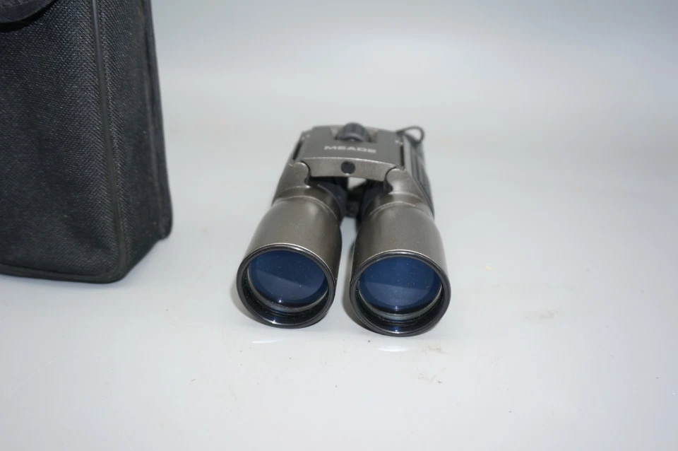 Meade 8x32 Inch Binoculars with Case 264 Feet/1000 Yards - Image 3 of 4