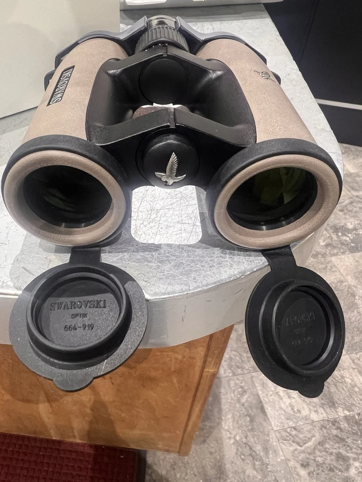 Perfect! Swarovski Optik EL 8x32 Binoculars Outdoor Green w/ Carrying Case - Image 4 of 4