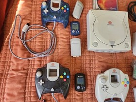 Sega Dreamcast Console HKT 3020 3 controllers, 3 Rumble Packs, Arcade Stick, VMU
